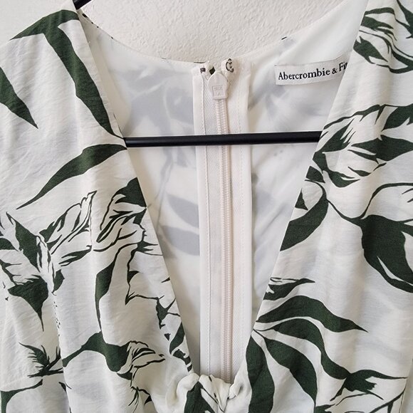 Abercrombie and Fitch Twist-Front Mini Dress XS Regular Height Fit - Picture 9 of 12